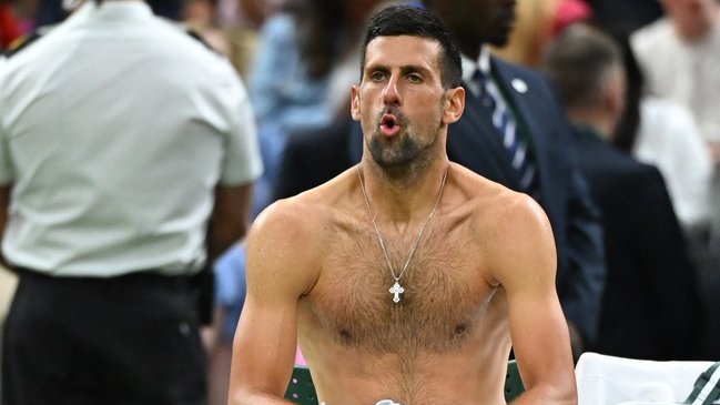 Novak Djokovic no tuvo ni que vestirse para avanzar a semifinales de Wimbledon