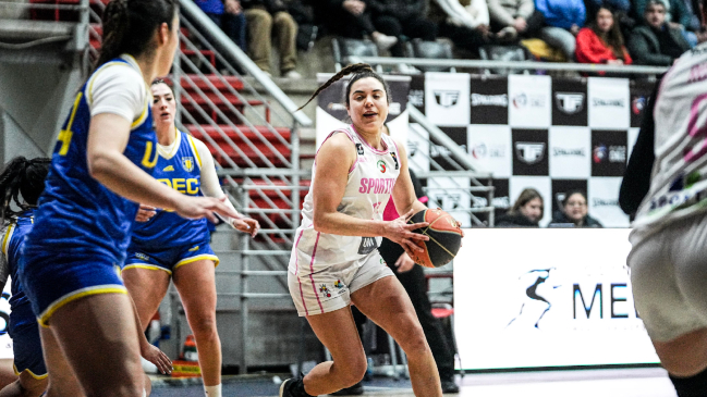 Sportiva Italiana y Colegio Los Leones celebran en el inicio del Final Four de la LNF de Básquetbol