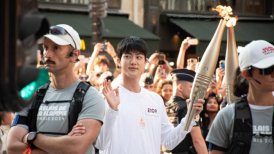 Jin de BTS revolucionó las calles de París portando la Antorcha Olímpica