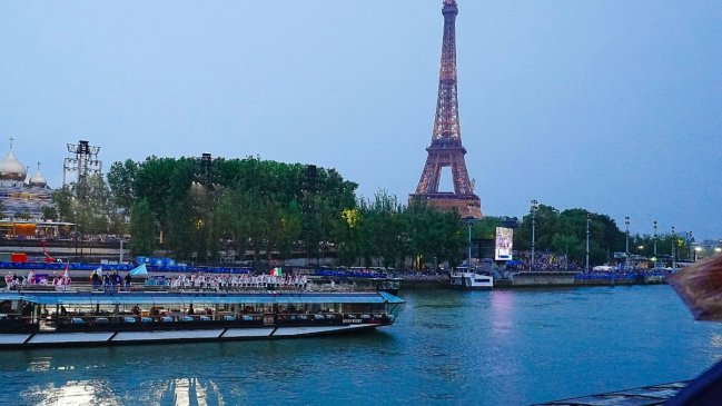 Problemas en París 2024: La contaminación del río Sena afecta el triatlón olímpico