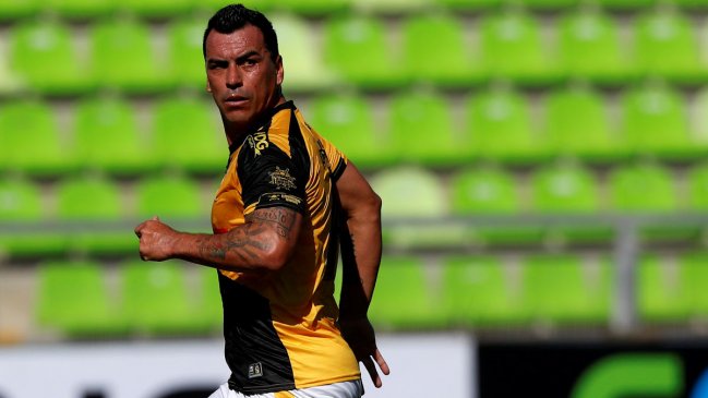 Esteban Paredes deja el retiro para volver a las canchas en el profesionalismo