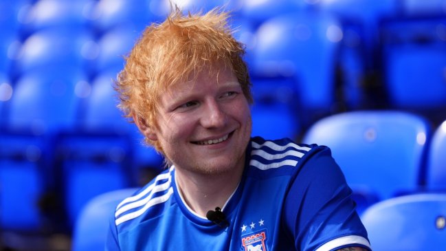 Ed Sheeran fue amuleto de Ipswich vs Liverpool en la Premier League