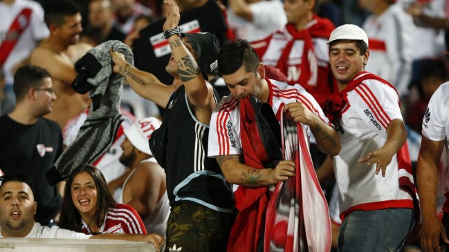 Aseguran que hinchas infiltrados de River Plate ingresarán al partido con Colo Colo