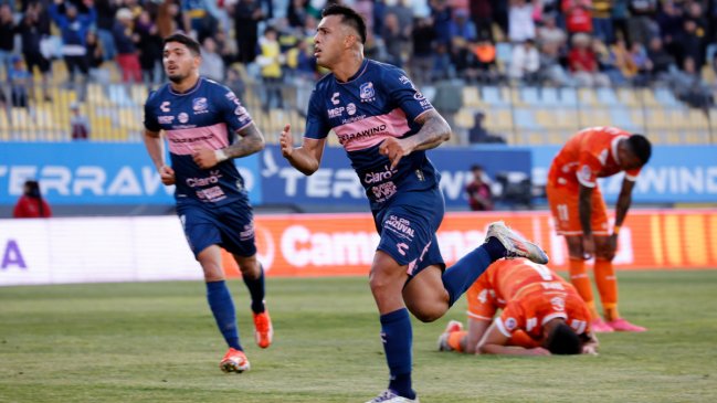 Everton comienza a hundir a Cobreloa y afianza su opción de alcanzar un torneo internacional