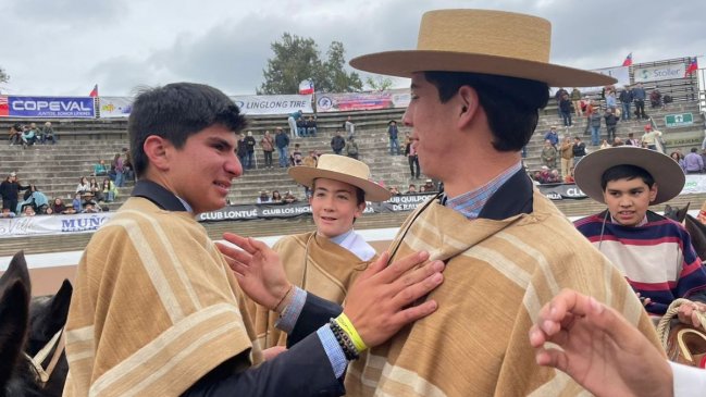 Agustín Escobedo y José Tomás Alvayay se adjudicaron el Campeonato Nacional Escolar de Rodeo 2024