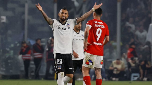 Colo Colo derriba en la agonía a U. Católica y le pisa los talones a la U en la lucha por el título