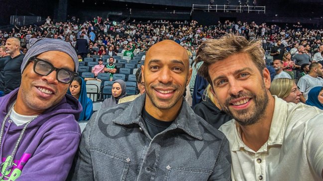 Ronaldinho, Thierry Henry y Pique disfrutan del inicio de la pretemporada de la NBA