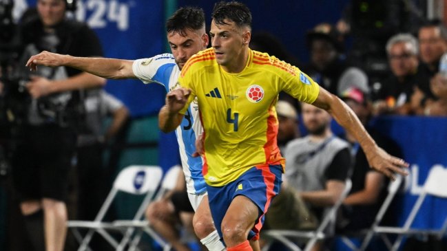 El colombiano Santiago Arias lo pasó realmente mal enfrentando a Bolivia en El Alto por Clasificatorias