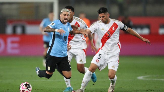 Perú venció a Uruguay y dejó a La Roja como colista de las Clasificatorias Sudamericanas