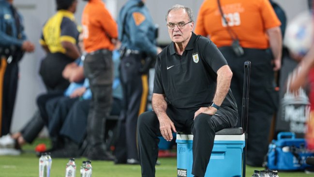 Hinchas uruguayos creen que jugadores le están “haciendo la cama” a Marcelo Bielsa tras perder con Perú