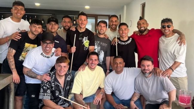 Plantel de Colo Colo se reunió para festejar el cumpleaños de Óscar Opazo