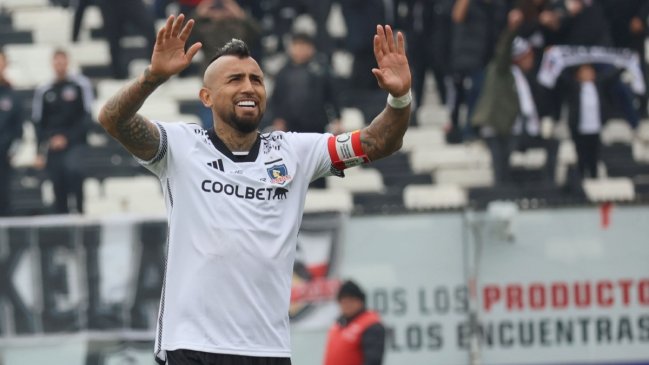 Arturo Vidal evitó a la prensa al término del entrenamiento en el Monumental