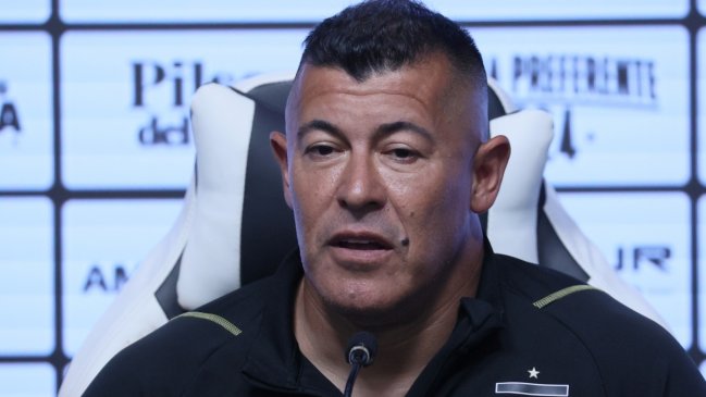 Jorge Almirón aseguró que Colo Colo no puede confiarse de la situación de Copiapó