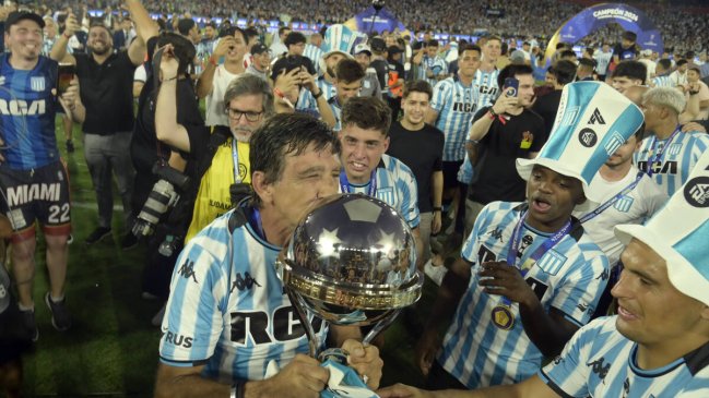 Nadie quiso estar ausente: Importante jugador chileno se sumó a los festejos de Racing