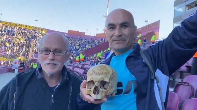 Hincha de Racing llevó cráneo de su abuelo al estadio a presenciar la final de la Copa Sudamericana